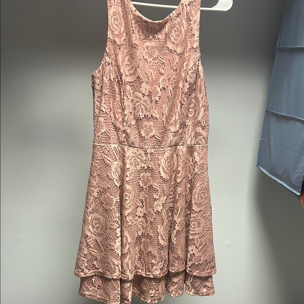 Elegant Lace Sleeveless Dress in Pink